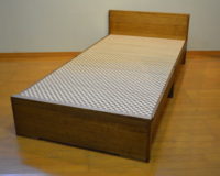 規格製品の桐ベッド